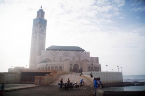 Avant de quitter la ville de Casablanca nous faisons un petit détour vers la mosquée Hassan II.