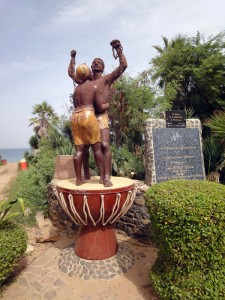 L'Île de Gorée est située dans la baie de Dakar. C'est un lieu symbole de la mémoire de la traite des esclaves en Afrique, il est distingué à ce titre par l'UNESCO.