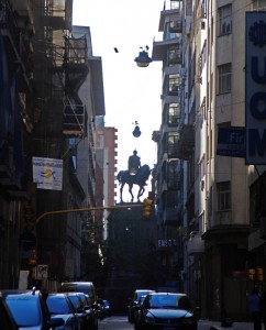 Les rues de Buenos Aires comptent de nombreuses statues de ce genre...