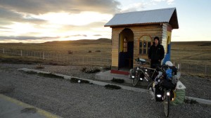 En 72h de "Vélo-Stop" nous réalisons plus de 1000km. Nous avons été contraint de faire un détour par Punta Arenas pour réparer de la casse et pouvoir repartir vers Puerto Natales...