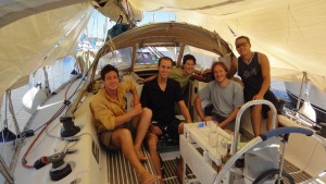 Buenos Aires, Argentina. Anne-Laure et Damien voyagent à la voile depuis la France. Ils nous invitent à les rejoindre sur leur bateau. Un super moment !