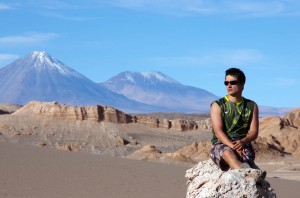 Demain nous partons pour la traversée du Sud Lipez (Sud de la Bolivie). Pour cela nous allons monter à plus de 4800m d'altitude pour passer derrière le Volcan Licancabur (5916m) en arrière plan. Ce sera le premier challenge pour Brian, et pas des moindres...