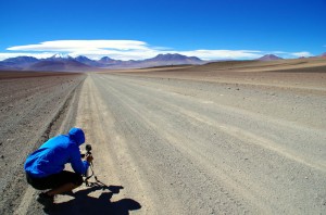 Le 1er juin 2011 nous passons la frontière Chili-Bolivie et entamons notre traversée du Sud Lipez, du vélo entre 4000 et 5000m d'altitude... Les paysages sont grandioses, propices à réaliser des images. Ici, une fois de plus, nous posons la caméra pour immortaliser nos premiers tours de roues en terre bolivienne.