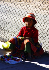 Comme en Bolivie, certains enfants sont forcés de travailler dans les rues pour subvenir aux besoins de la famille.