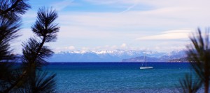 Nous voici arrivés à Lake Tahoe. L'eau du lac est réputée être une des plus claire et limpide au monde. Les plages de sable fin sur fond de montagnes enneigées en font un lieu magnifique !!!