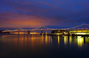 Liant Oackland et San Francisco, ce magnifique pont n'a pas grand chose à envier à son voisin le Golden Gate Bridge...