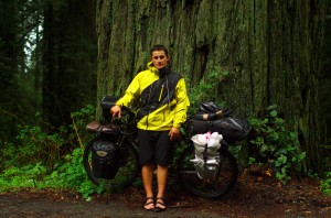 Brian : "Cela faisait longtemps que j'attendais le passage dans Redwoods National Park. Le décor est préhistorique au milieu des séquoias géants. Ce sont les plus grands et plus vieux arbres du monde. Je me sents tout petit dans ce décor mystique, parcourir ces endroits uniques au monde à vélo est d'autant plus impressionnant."