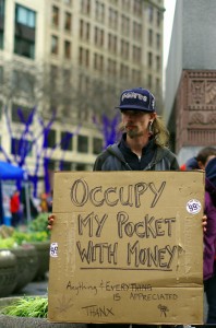 May Day a été marquée aux USA avec des protestations et des manifestations politiques. De nombreux citoyens utilisent la journée pour diffuser des messages sur l'inégalité sociale et économique. "Remplissez mes poches avec de l'argent" dit-il.