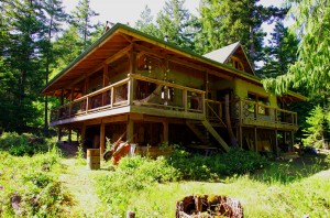 La maison de Brent et Judy sur Pender Island. Ils l'ont bâti de leurs propres mains, cette maison canadienne typique en bois est un bijou. Un havre de paix que nous avons su apprécier à sa juste valeur.