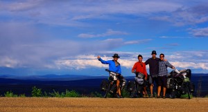Morgan, Brian, Bertrand et Siphay sur la Top of the World Highway !