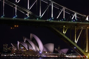 Les deux éléments qui ramènent un maximum de touristes dans cette ville : le Harbour Bridge et, juste à côté, l'opéra de Sydney mondialement connu. Nous n'avons pas échappé à la règle ! Etienne et Brian sont hébergés à Cremorne au nord de la ville et passent sur le pont à vélo quasiment tous les jours pendant nos 3 semaines de séjour.