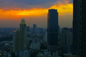 Bangkok c’est aussi un point névralgique de l’économie asiatique. Les buildings ont poussé comme des champignons et la tailles du CBD (Central Business District) laisse présager de l’activité qu’il s’y fait chaque jour.