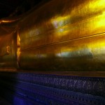 Le Wat Pho à Bangkok est chaque jour envahi par les touristes. Ce temple bouddhiste est impressionnant par sa beauté mais aussi par l’immense Buddha couché comme attraction principale. Notre philosophie en général est de s’écarter des sentiers battus mais nous devons reconnaître qu’il y a de ces merveilles que l’on ne peut pas manquer de voir…