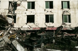 La ville de Beichuan est aujourd’hui un musée à ciel ouvert. Dans le séisme de 2008 au Sichuan, la ville a été dévastée. Le bilan s’est élevé à 70 000 morts environ. Si le concept de faire visiter les décombres d’un carnage nous paraît un peu bizarre comme idée, l’endroit n’en reste pas moins curieux.