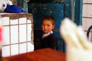 Portrait d'un jeune enfant ouïghour.