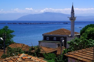 La côte nord de la Turquie le long de la mer noire sera notre fil rouge pendant les trois quarts de notre itinéraire dans ce grand pays enchanté par les mosquées qui jalonnent le chemin.